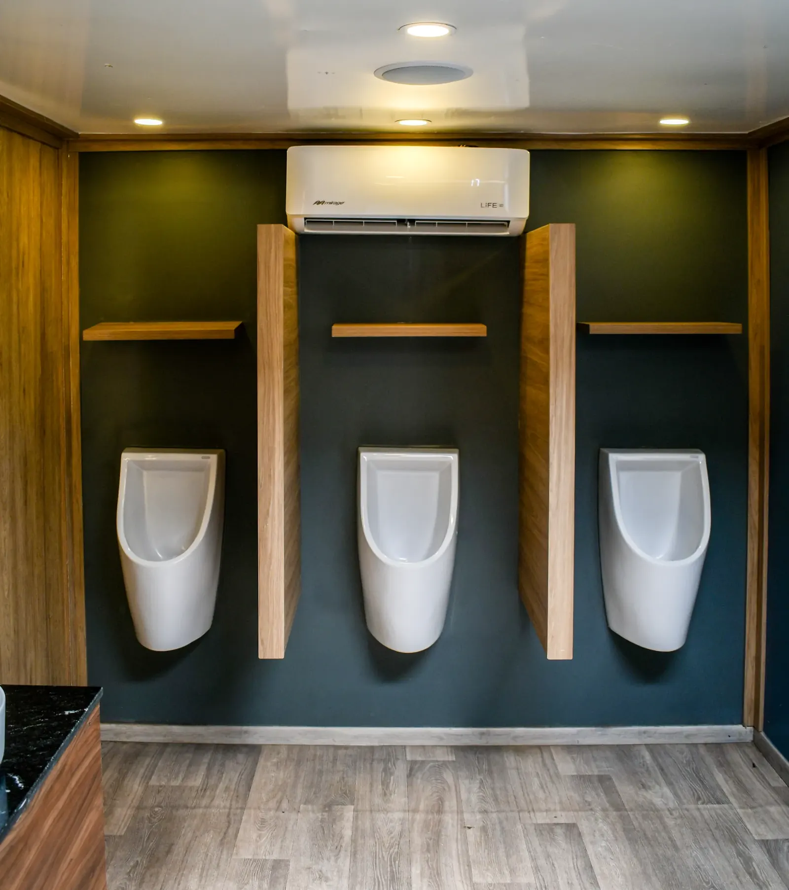 Imagen del artículo: Luxury vs. basic portable toilets: 2026 comparison guide